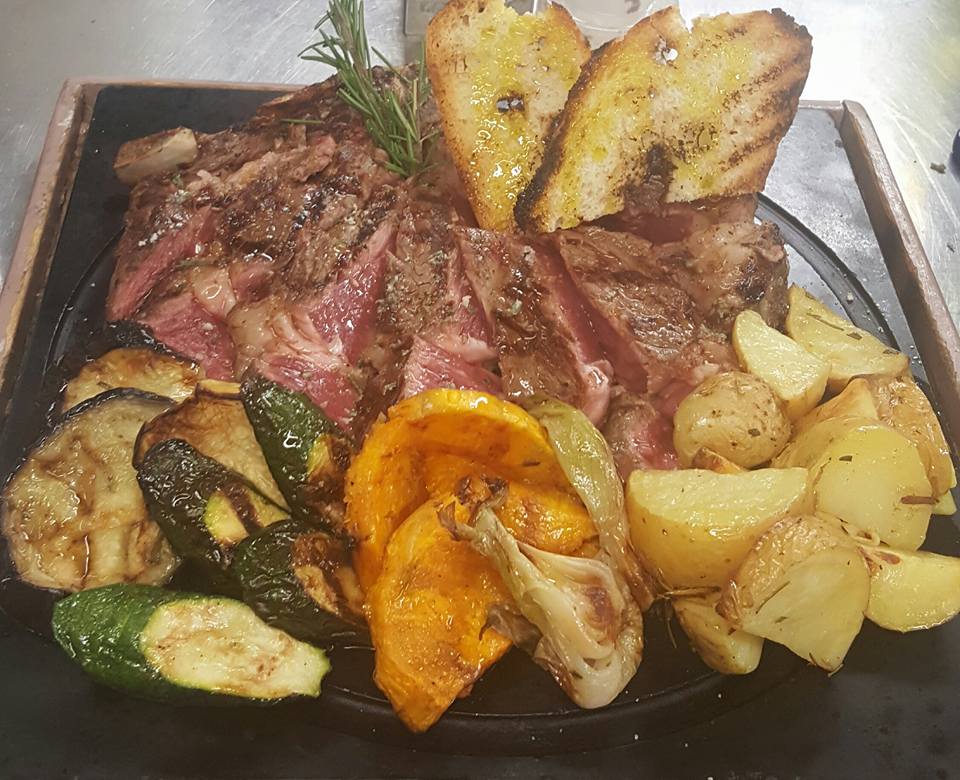 Tagliata with oven-baked potatoes