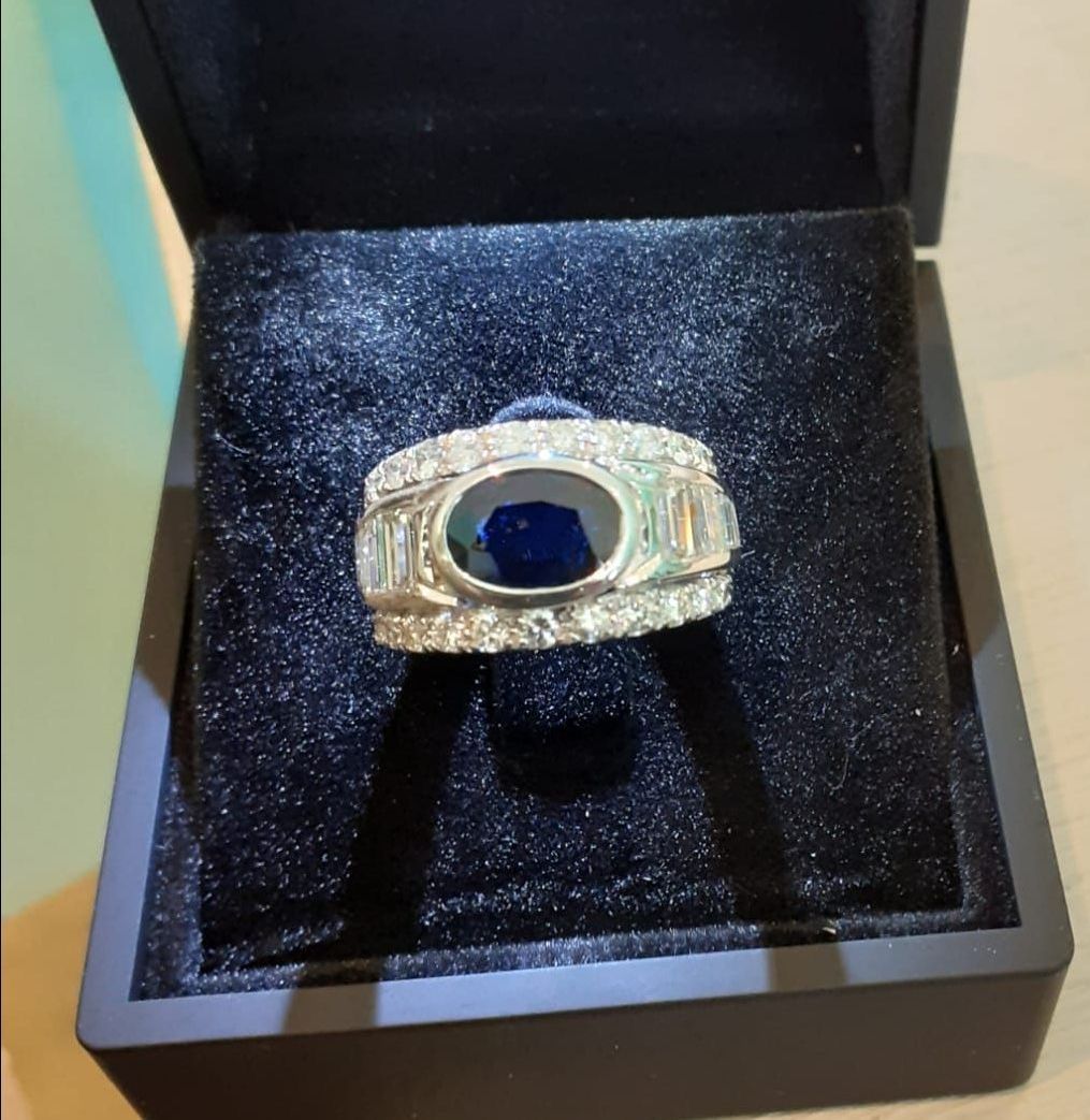 anello oro con pietra preziosa