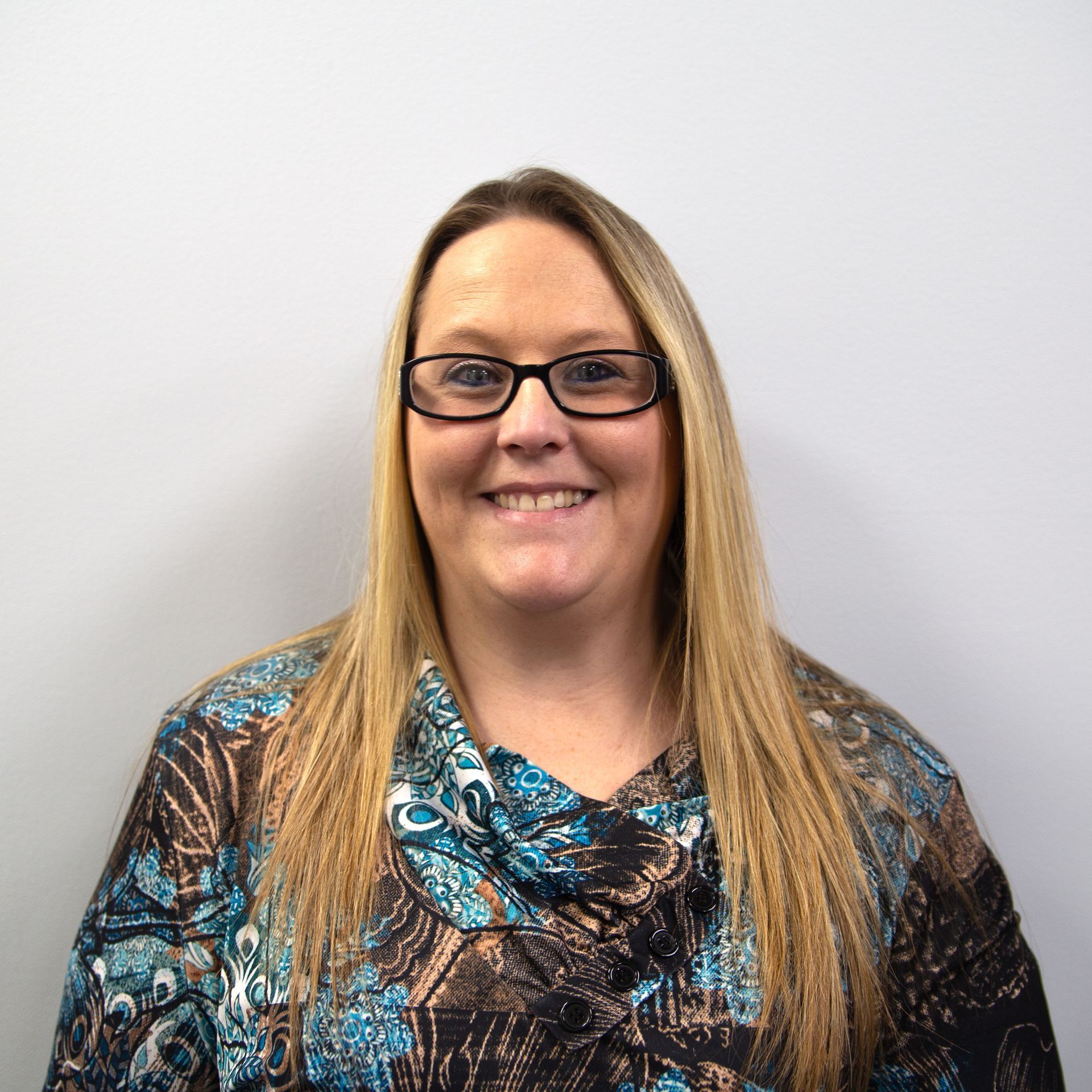 Headshot of Amanda Johnson, Sales Manager for KSSG.