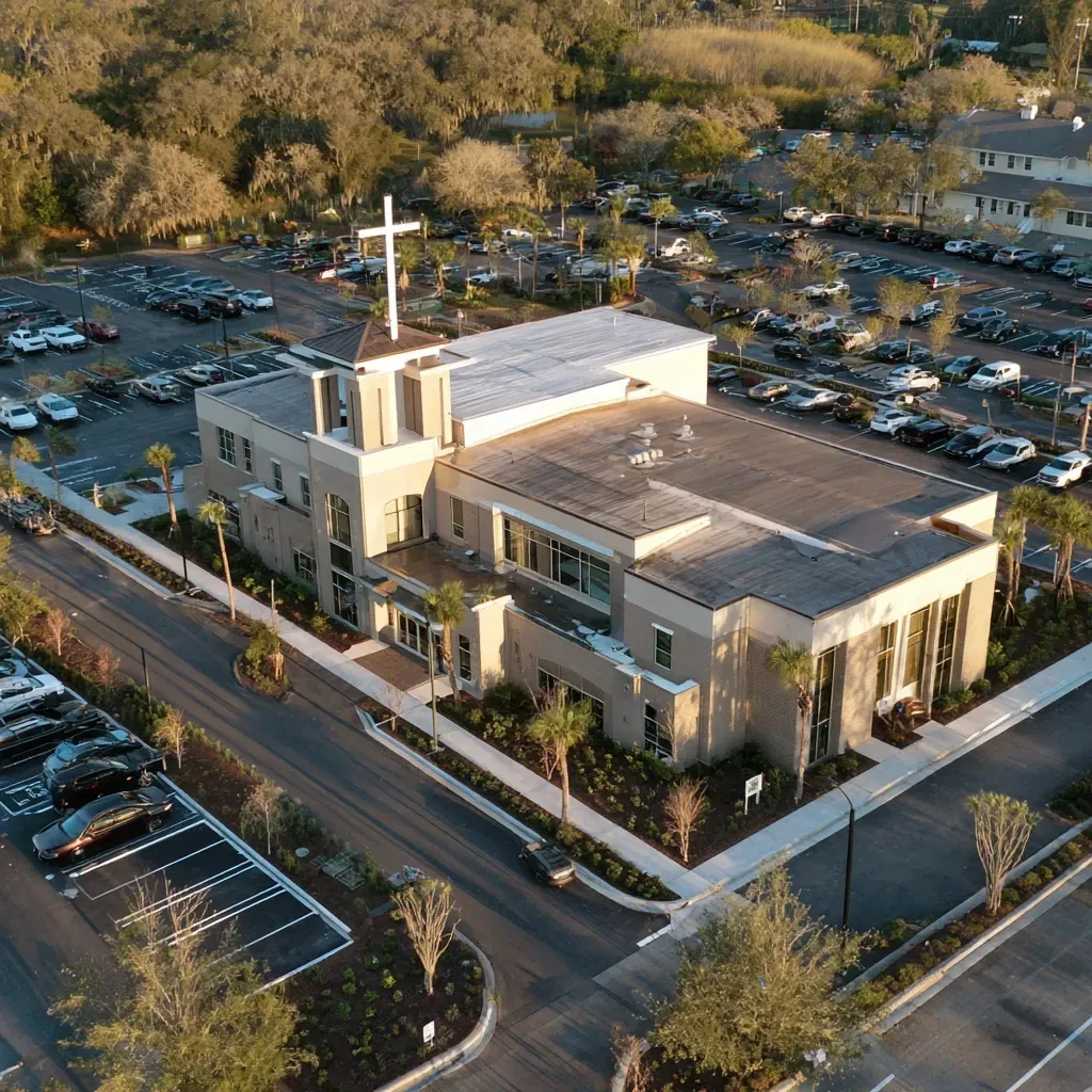 Our commercial roofing Riverview FL includes complete edge metal systems, term bars, wall flashings, and roof curbs.