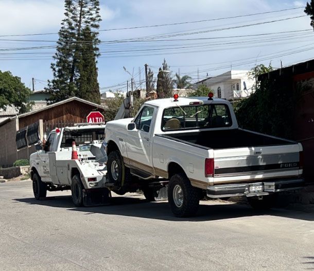 Equipo de grúas planeando rutas de cobertura en Baja California