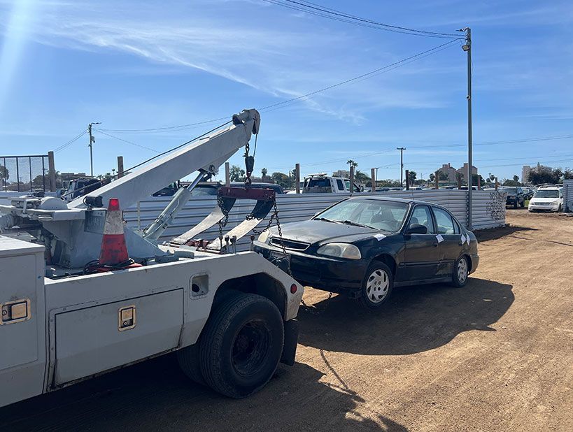 Equipo de grúas realizando una maniobra segura de carga