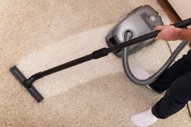 Carpet Cleaning Technician in Erie, PA Home