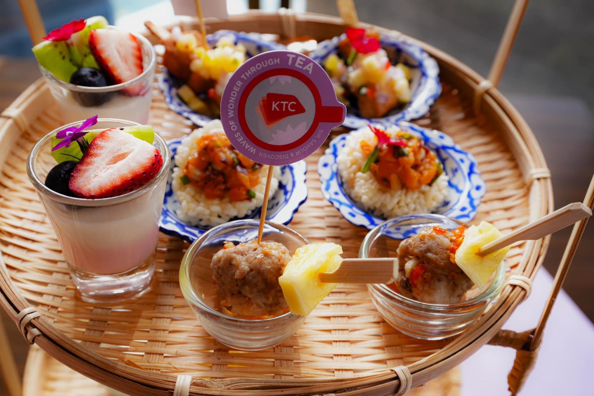 A tray of food with a sign that says ktc on it.