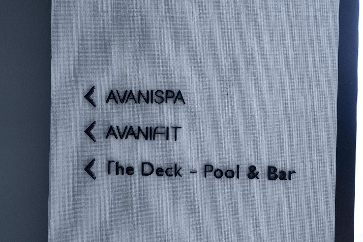 A napkin that says the deck pool & bar on it