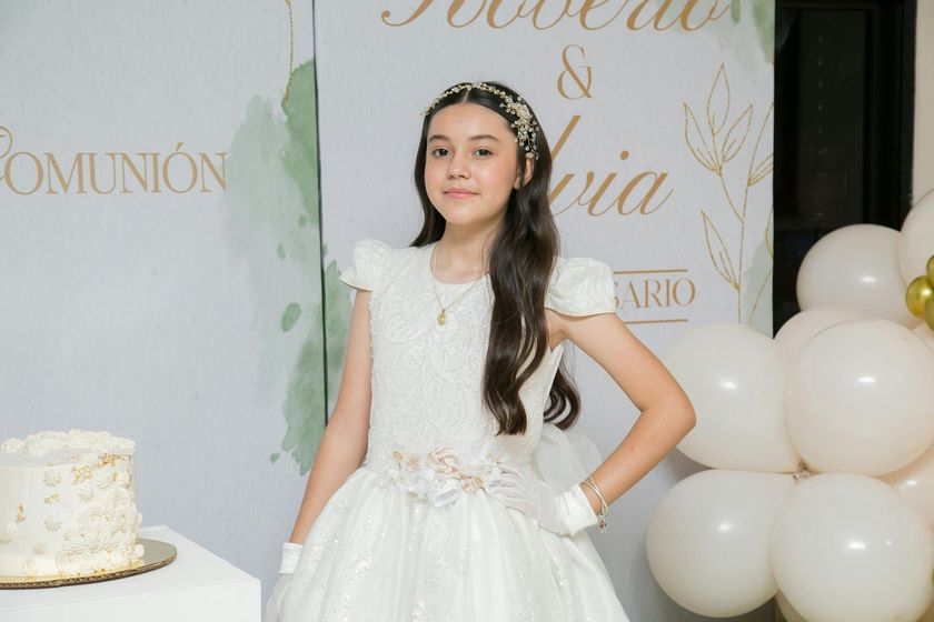 Esterno moderno di BOHEMIA al tramonto con ingresso accogliente e atmosfera elegante.