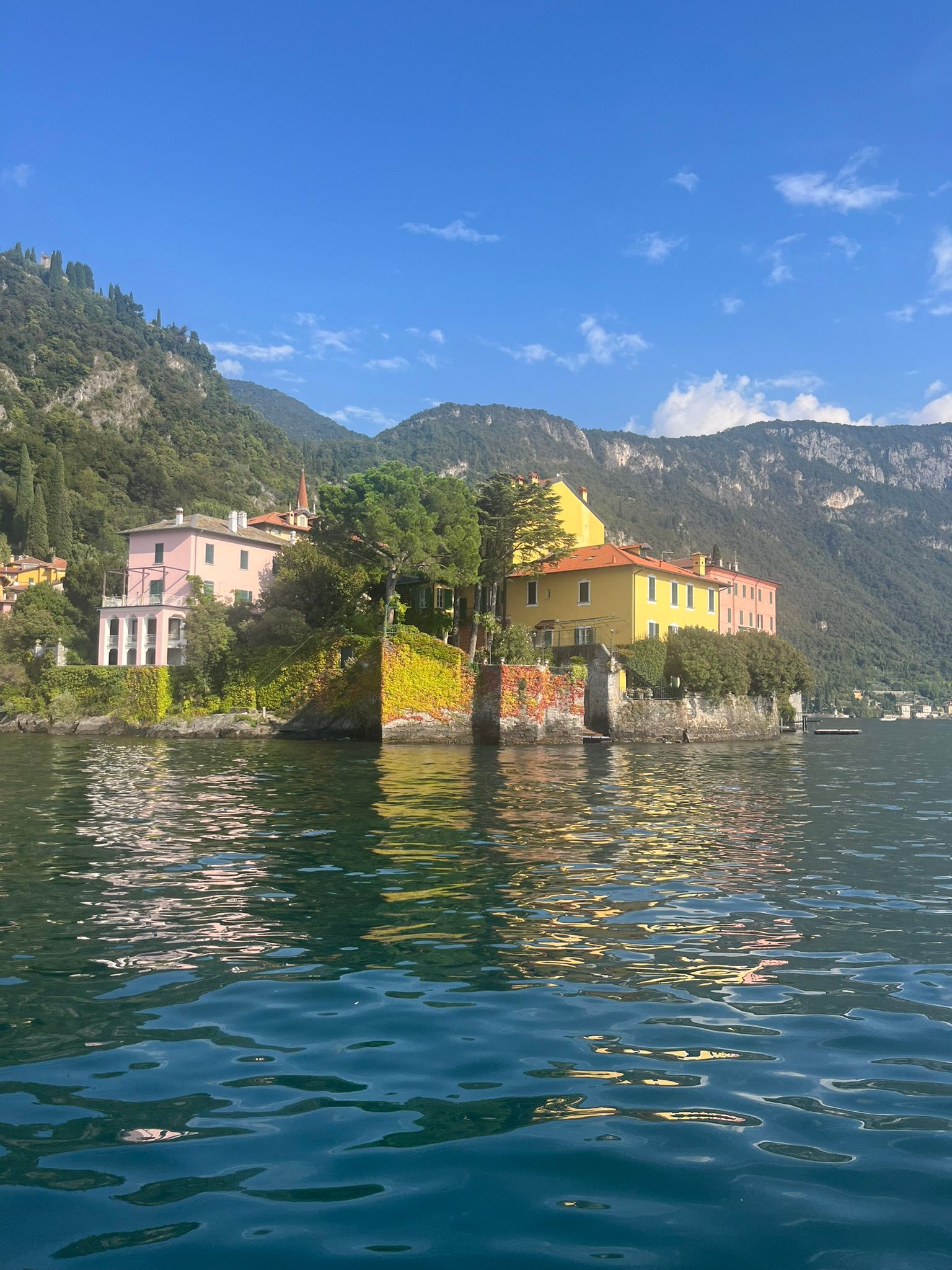 lake Como private boat tours 2 hours
tour privato di 2 ore sul lago di Como Italia