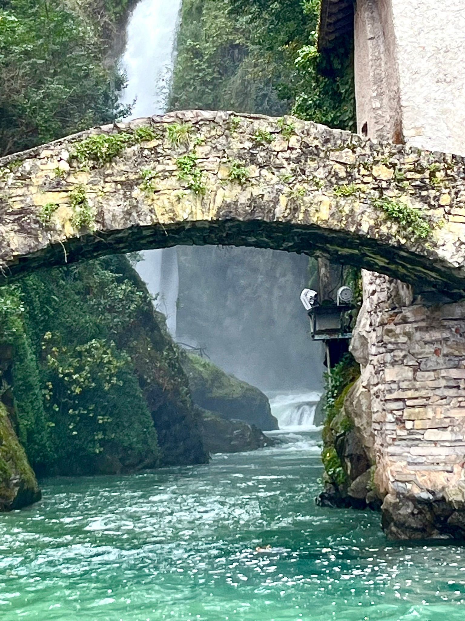 lake Como private boat tours 2 hours
tour privato di 2 ore sul lago di Como Italia, star wars villa, casino royale, devil wear prada. varenna, bellagio