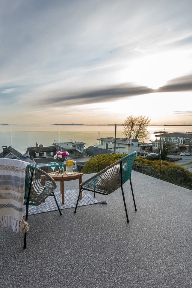 An view of a house overlooking the water with a DEC-K-ING vinyl deck from Washington Roofing Services near Arlington WA