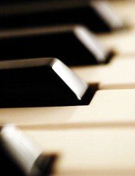 close up image of a piano keys