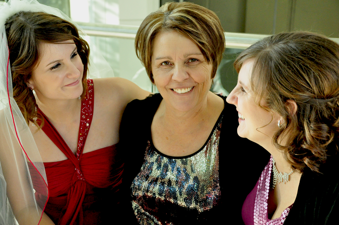 Photo of Rachel Drew on the right, her mother in the middle, and her sister on the right. Rachel and