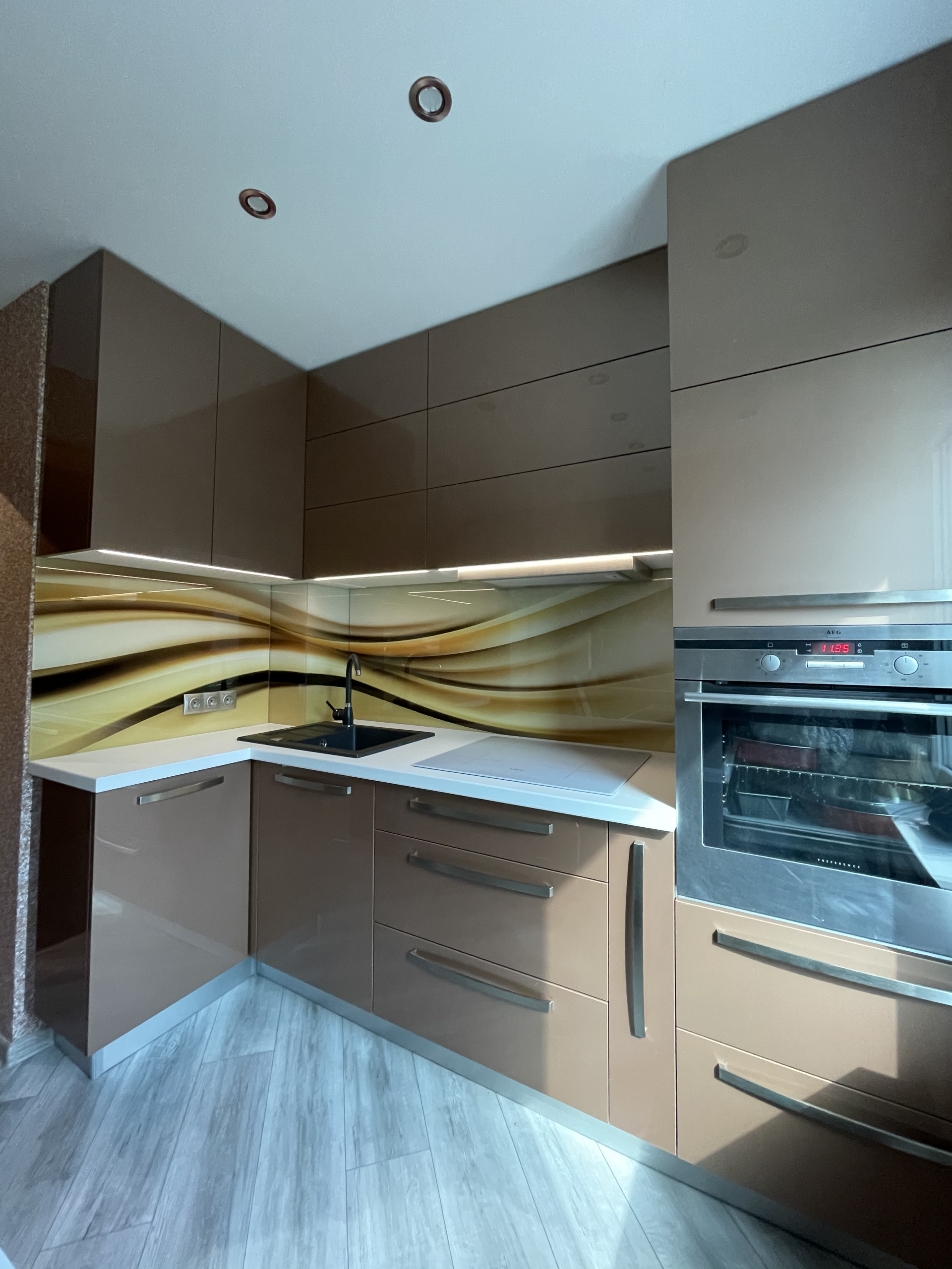 iebūvējamas mēbeles, bīdāmās sistēmas, ražošana pēc individuāla pasūtījuma