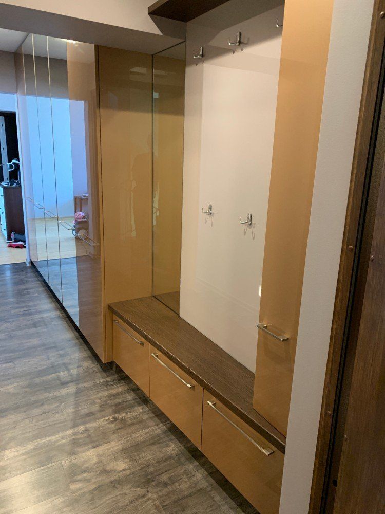 Mēbeles pēc pasūtījuma, Koka mēbeles, Mēbeļu tirdzniecība