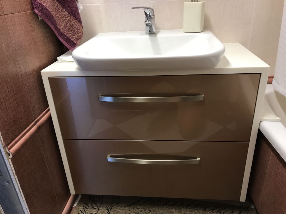 led gaisma vannas istabā, spogulis vannas istabā