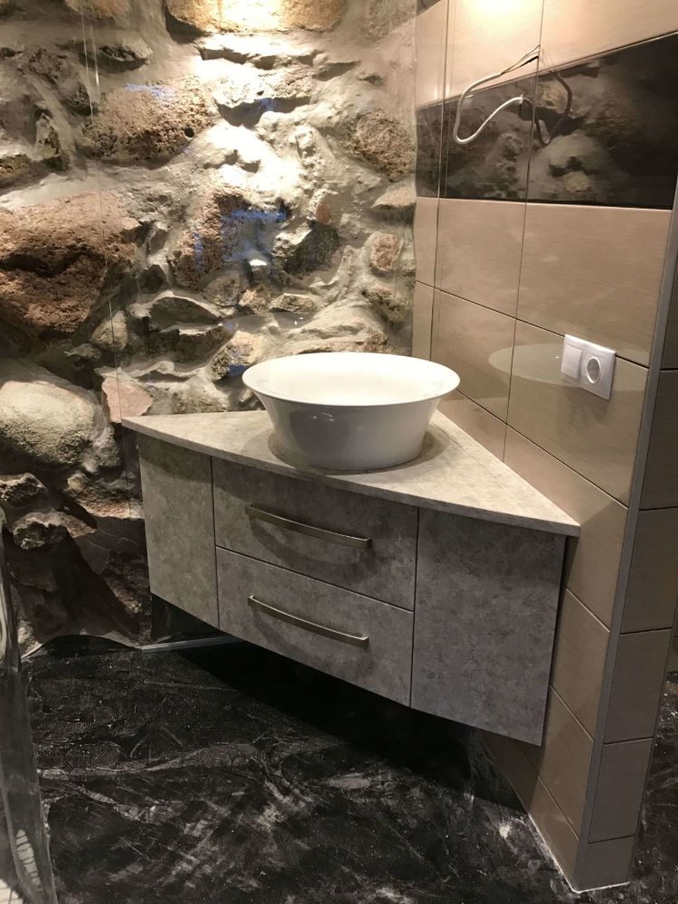 Led gaismas vannas istabā, vannas istabas plaukti