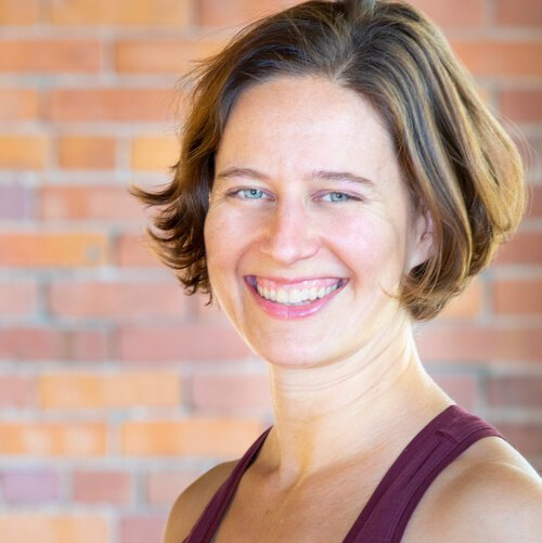 Dr. Elyssa Bourke is a Chiropractor and Yoga Instructor