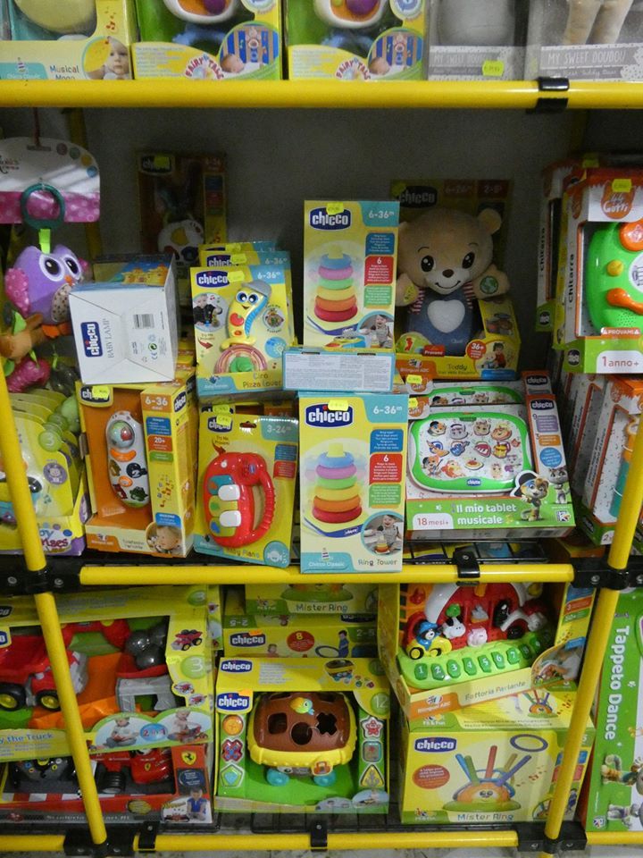vetrina di giocattoli
