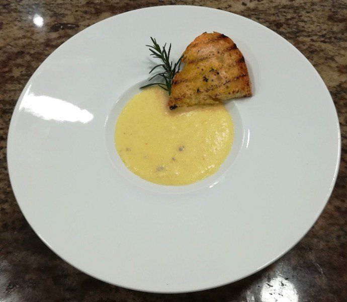 Vellutata con rosmarino e crostino di pane