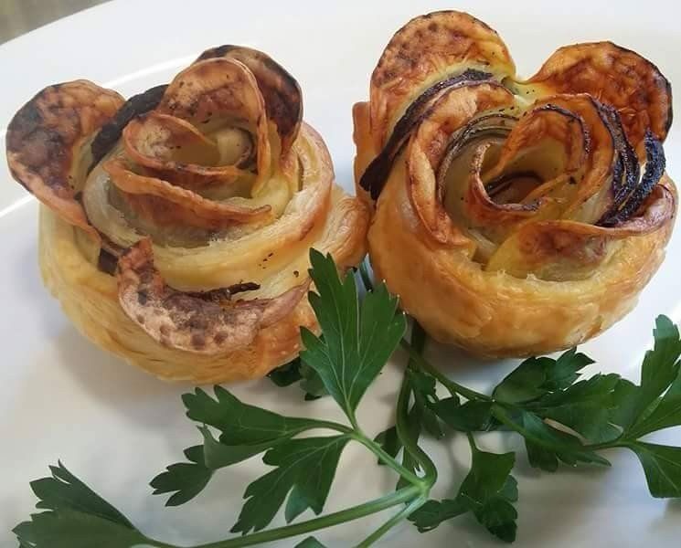 Antipasti di pasta sfoglia e verdure