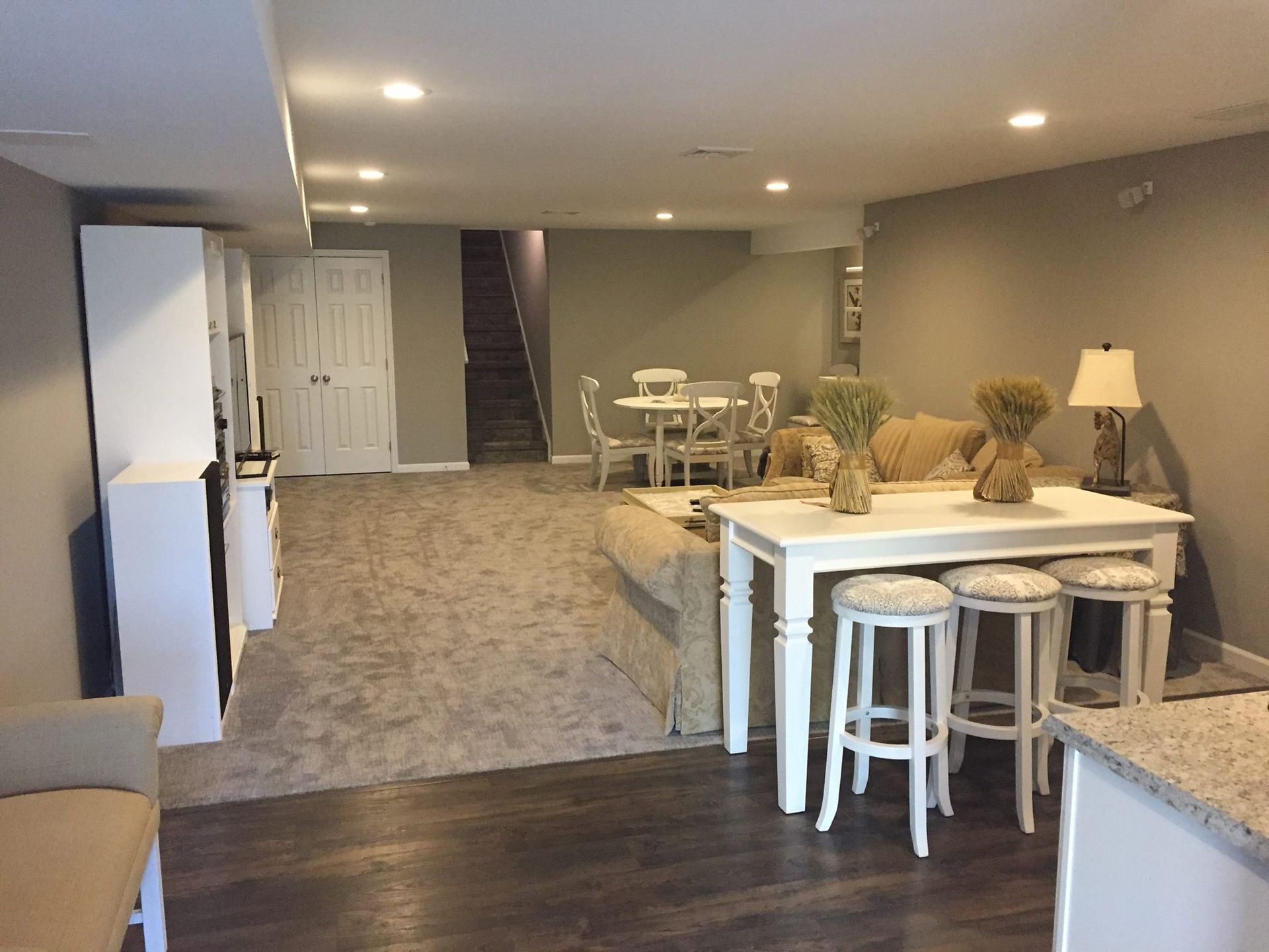A living room with a table and chairs in it