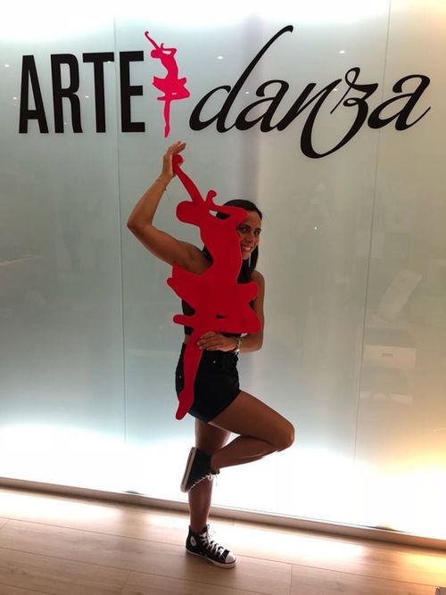 Bambina danza con logo ArteDanza