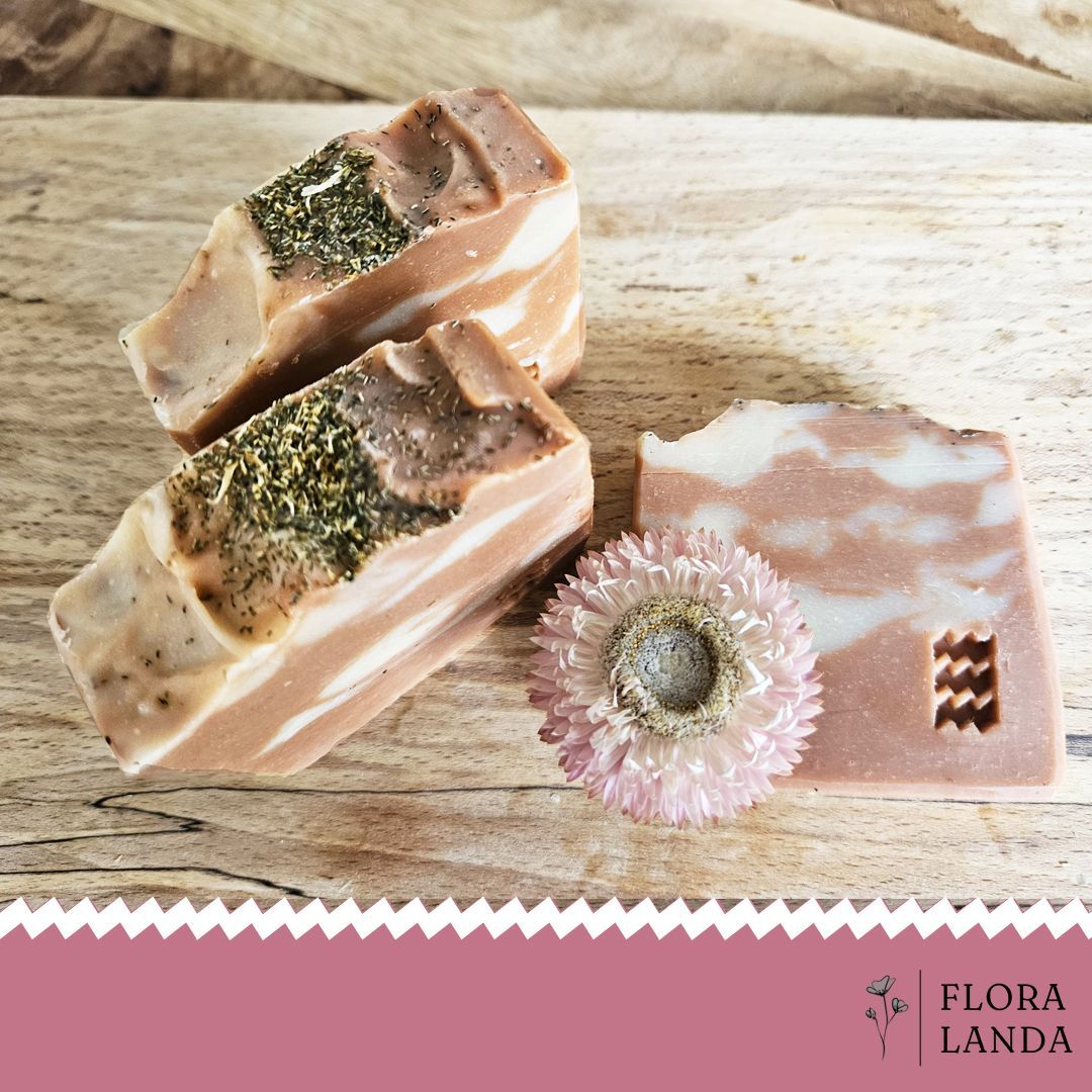 Calendula met kamille  en rode klei zeep