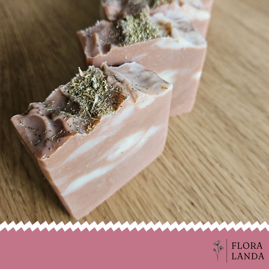 Calendula met kamille  en rode klei zeep