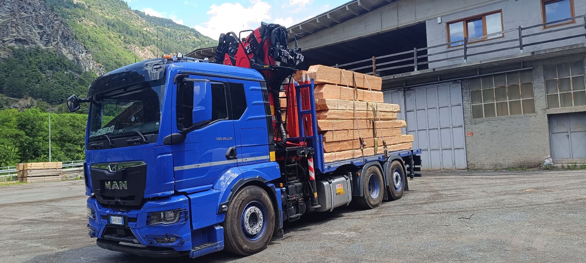 trasporto legname per tetto in legno Jacquemod F.lli Aosta