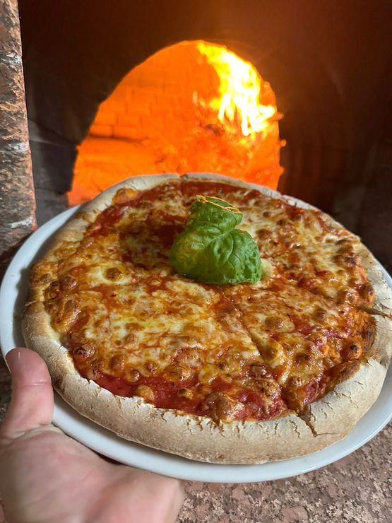 Pizza al forno a legna