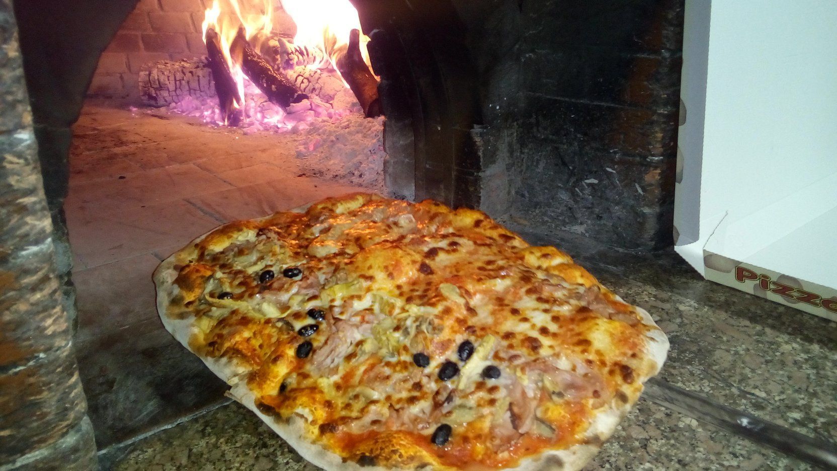 Pizza al metro mista