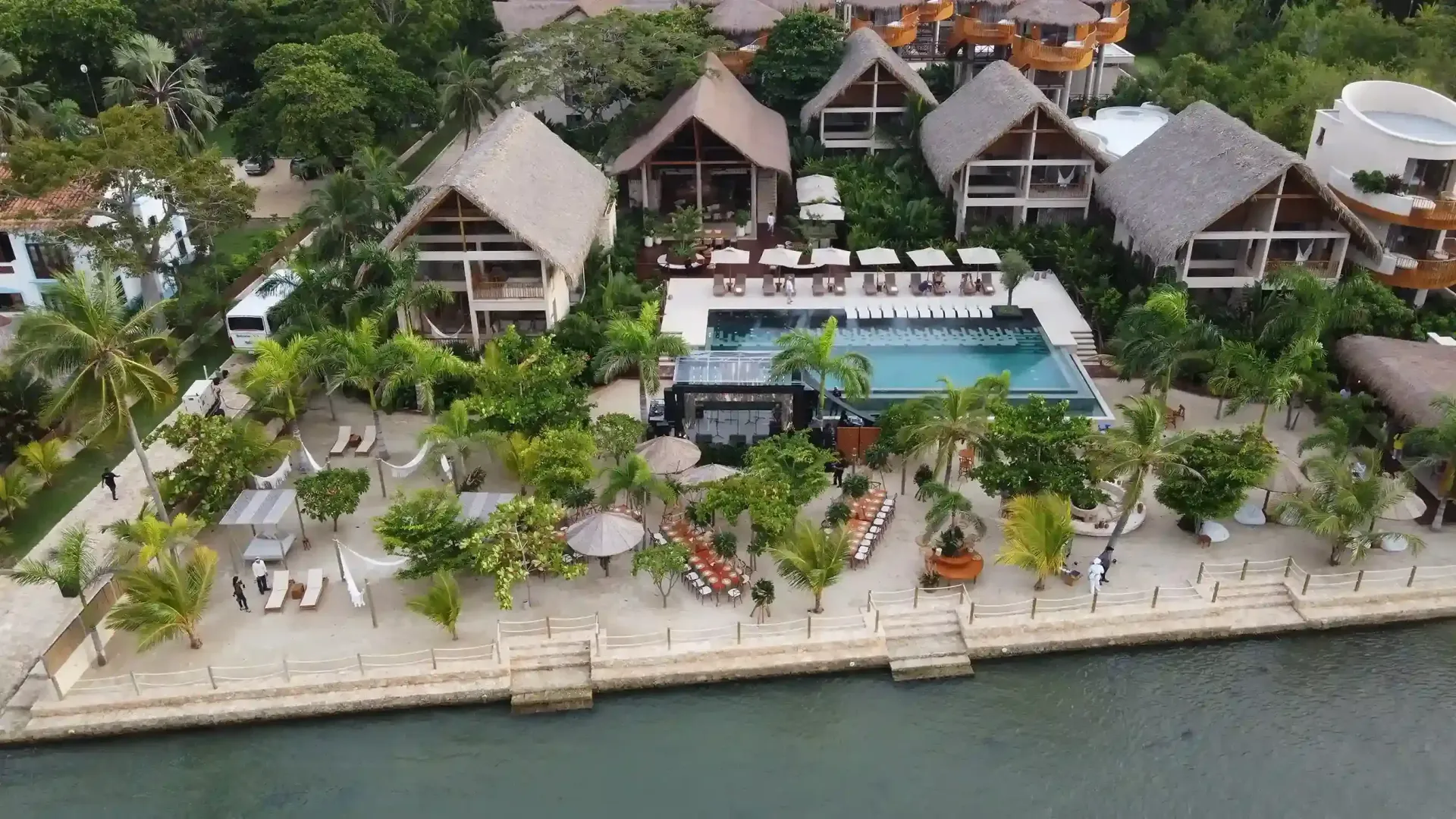 Vista aérea de las instalaciones de Aimarawa, uno de los mejores hoteles para bodas en la playa en San Antero.