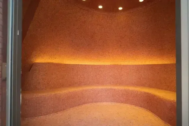 Baño turco en el spa del Hotel Aimarawa, espacio de lujo en San Antero diseñado para relajación y bienestar en un entorno exclusivo del Caribe colombiano.