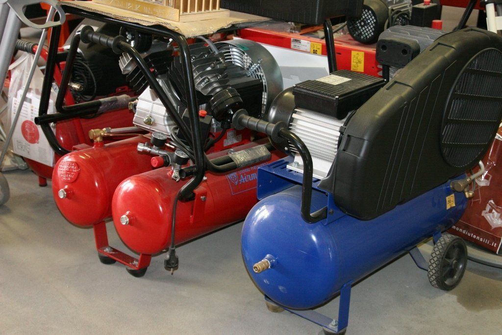 Compressori ad aria rosso e blu