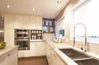 Une cuisine avec armoires blanches, électroménagers en acier inoxydable, un évier et une fenêtre.