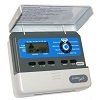 Temporizador para sistema de riego por aspersión de agua con pantalla y dial de color azul.