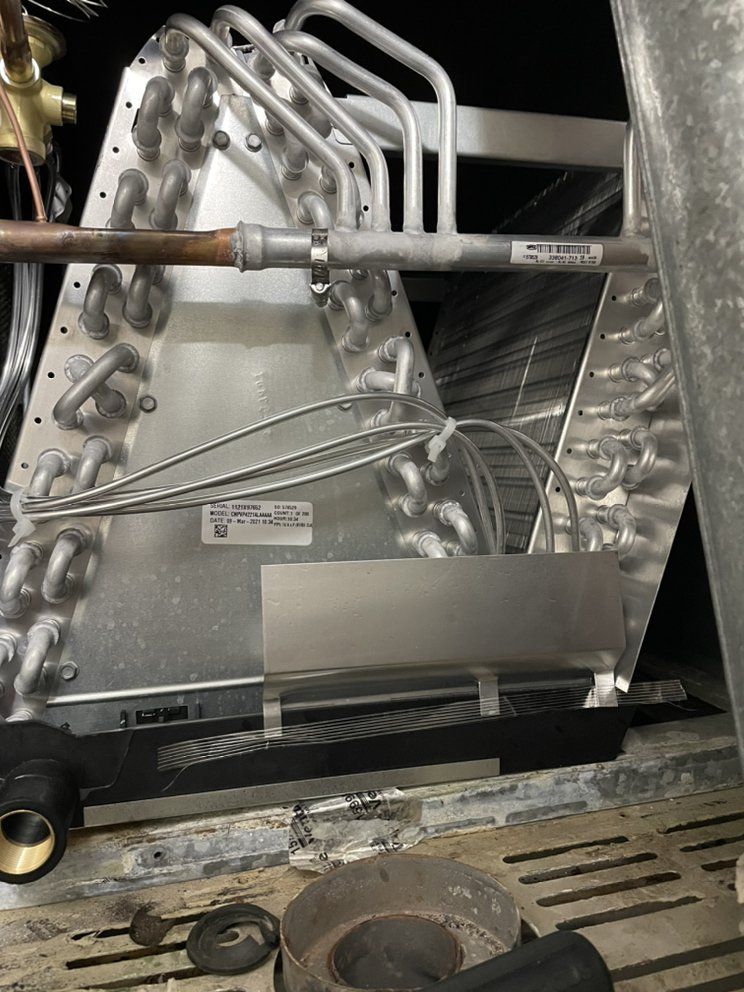 A close up of a metal object with a lot of pipes on it.