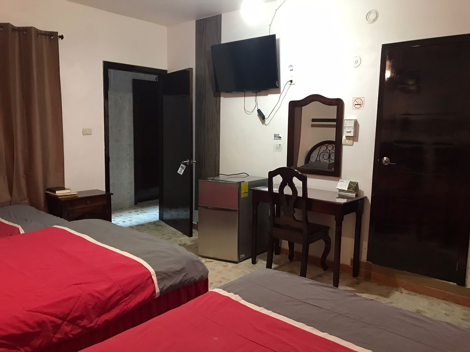 HOTEL CLAUDIA -  Amplias habitaciones