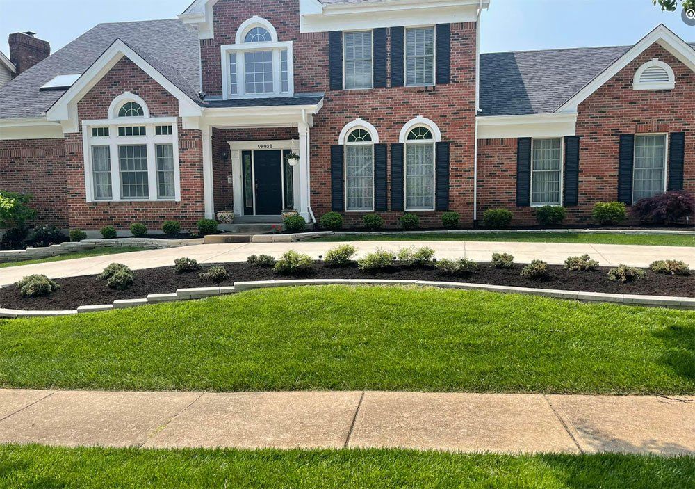 Front Yard — Perryville, MO — Jay's Firewood & Mulch