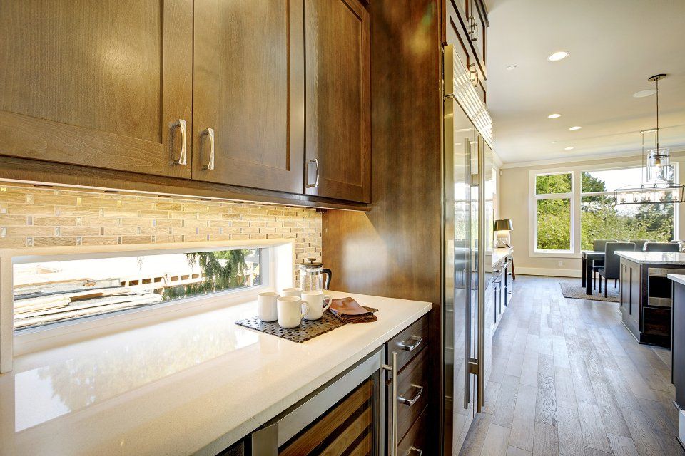 cucina con arredi in legno