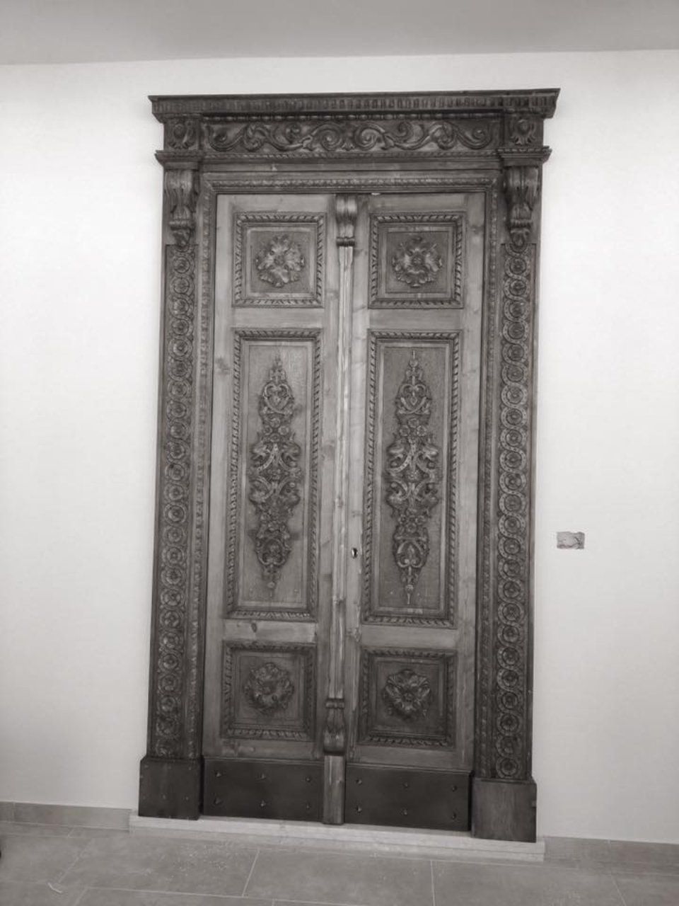 realizzazione di un portone in legno stile classico