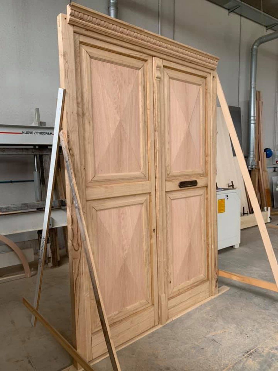realizzazione di un portone in legno