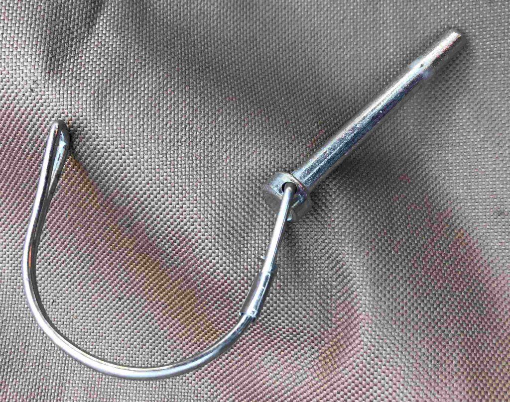 D-ring wire safety snap pin