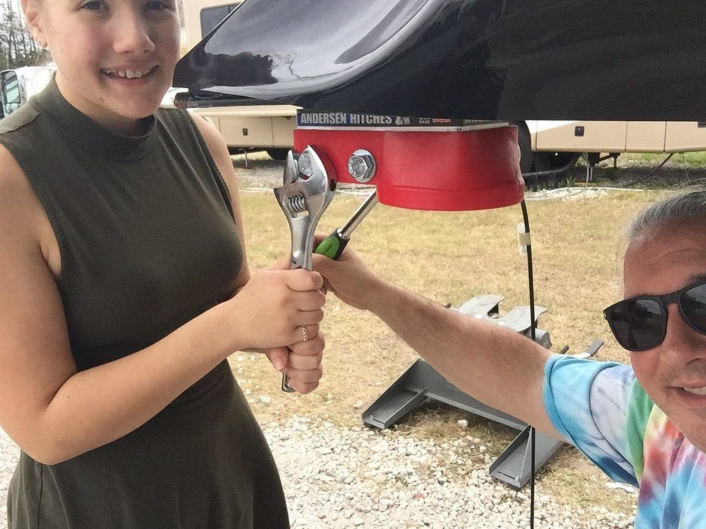 Installing Andersen Ultimate Fifth Wheel Connection kingpin coupler adapter