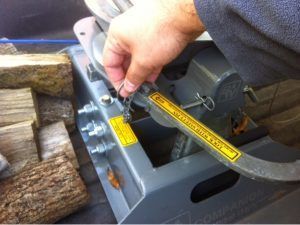 Pin pull bar in closed position