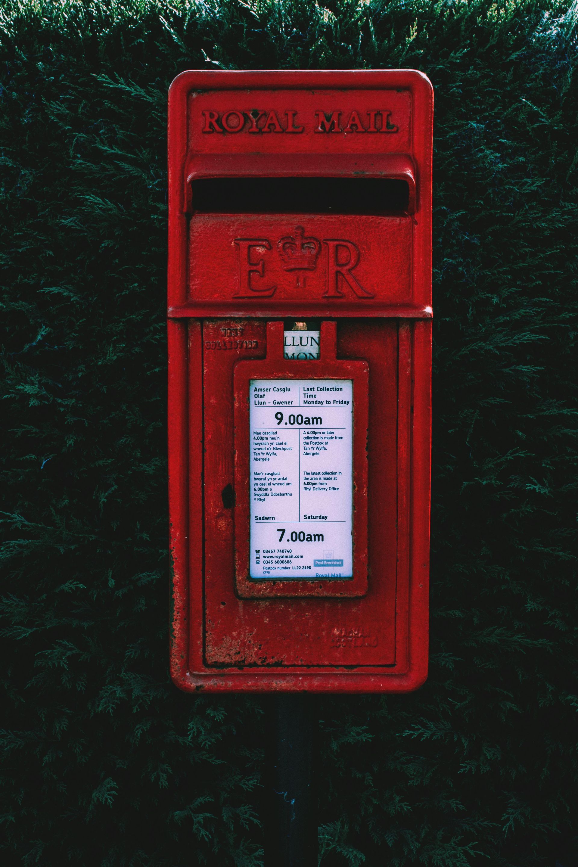A red mailbox with the letter p on it