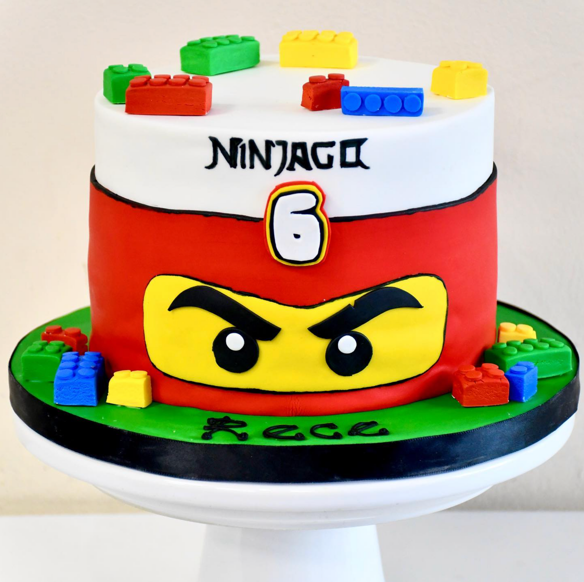 A cake that says ninjago 6 on it
