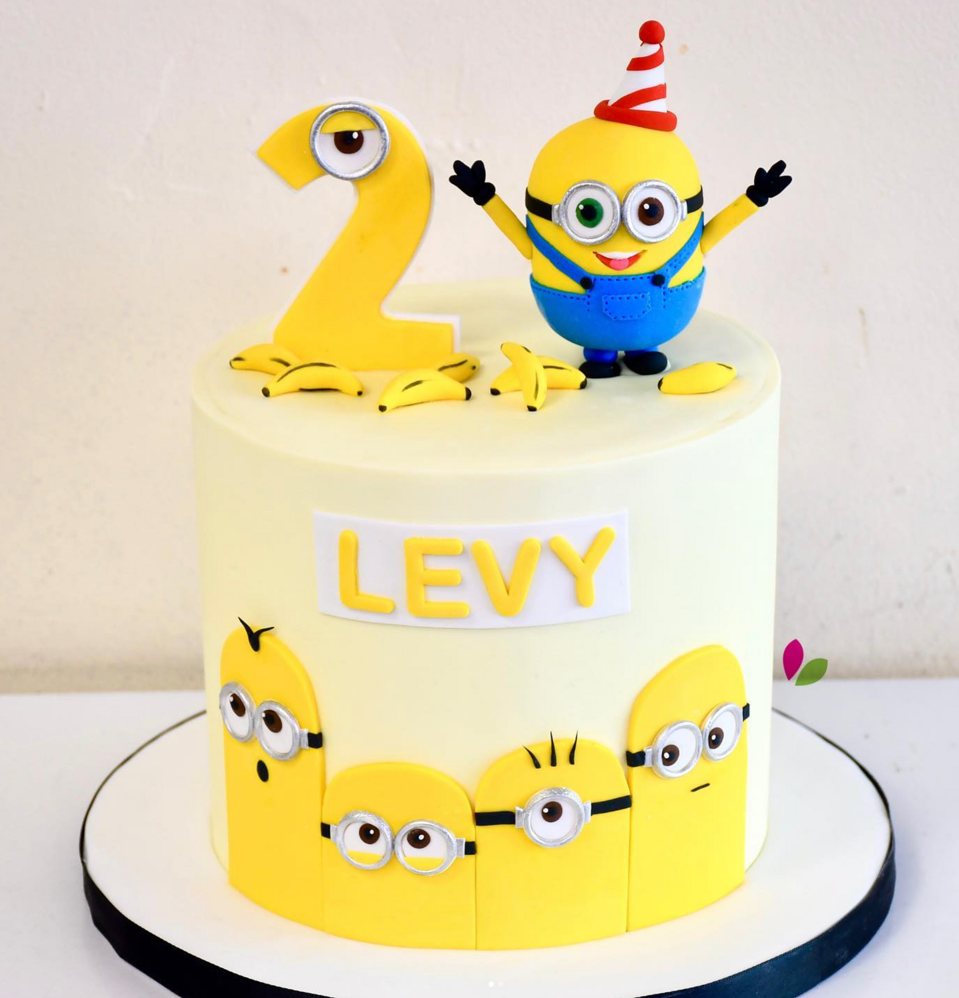 A birthday cake for levy with minions on it