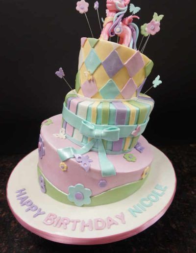 A cake that says happy birthday nicole on it