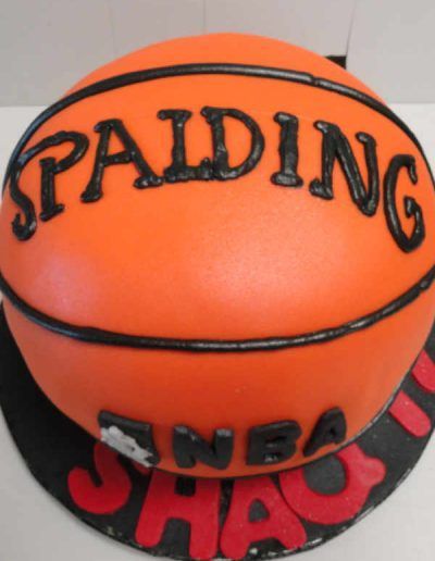 A cake that looks like a spalding basketball
