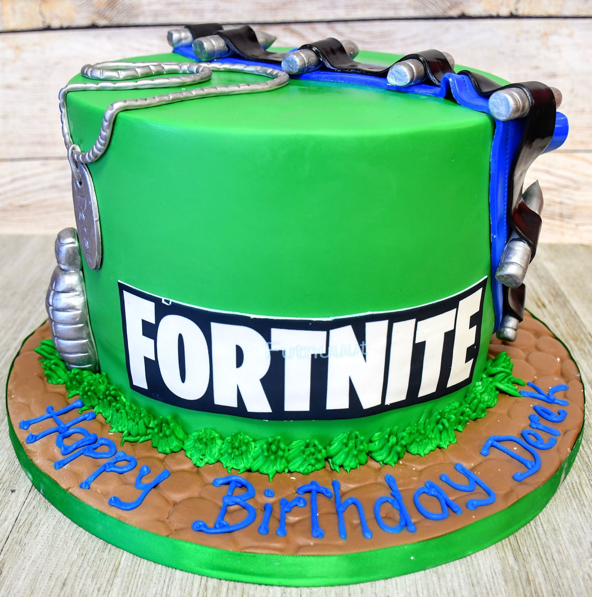 A green birthday cake with the word fortnite on it